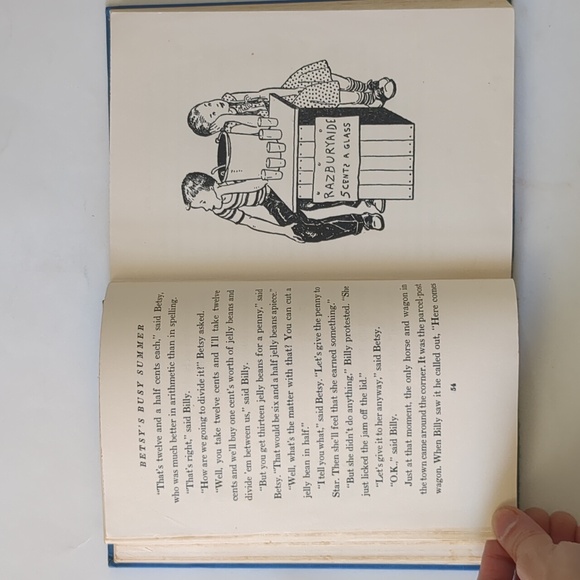 Betsy's Busy Summer - Carolyn Haywood - 1956 - Picture 6 of 13